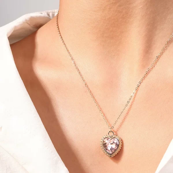 Collar Dorado Con Colguije De Corazon Rosado Aleación