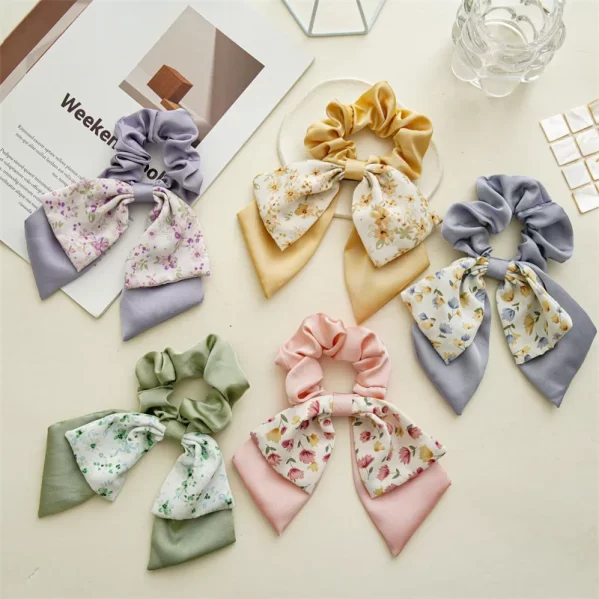 Scrunchie Celeste Ditsy Floral Con Cinta Larga - Imagen 2