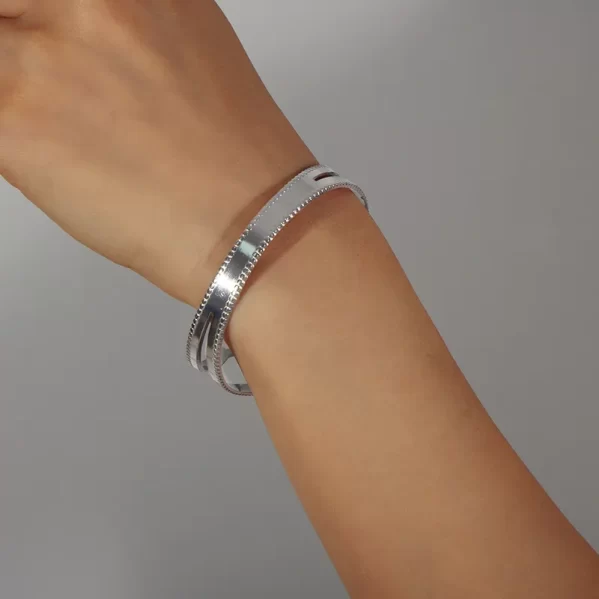 Brazalete Plata Elegante Acero Titanio Chapado En Oro De 18K