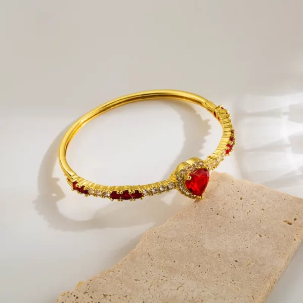 Brazalete Rojo Corazon Embutido Ciron Chapado En Oro 18K