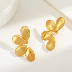 Aretes Golden Bloom 18K – Media Flor Minimalista