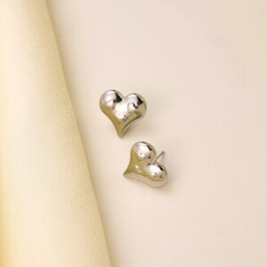 Aretes Mini Hearts – Corazones Plateados en Acero Inoxidable 304