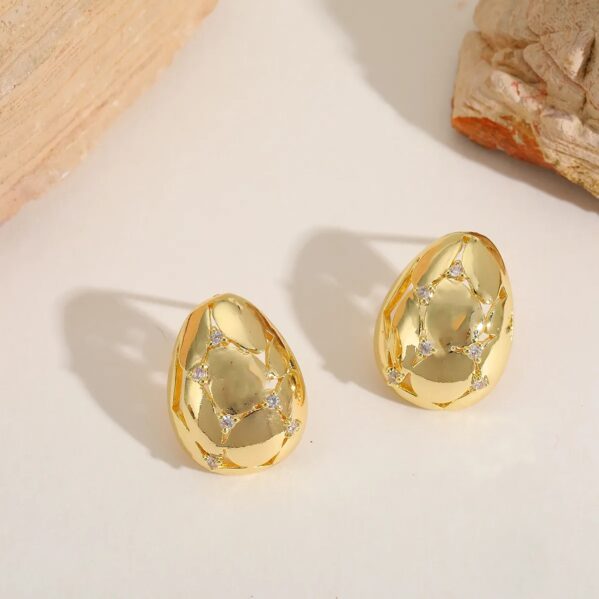 Aretes Belle Gota – Elegancia Irregular en Circón
