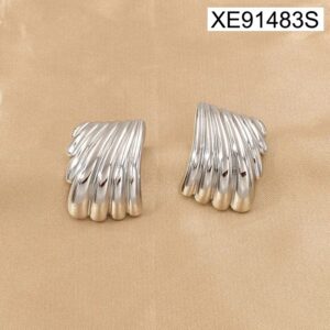 Silver Feather Shine – Pendientes Elegantes de Pluma en Acero Inoxidable 304 Chapados en Oro 18K