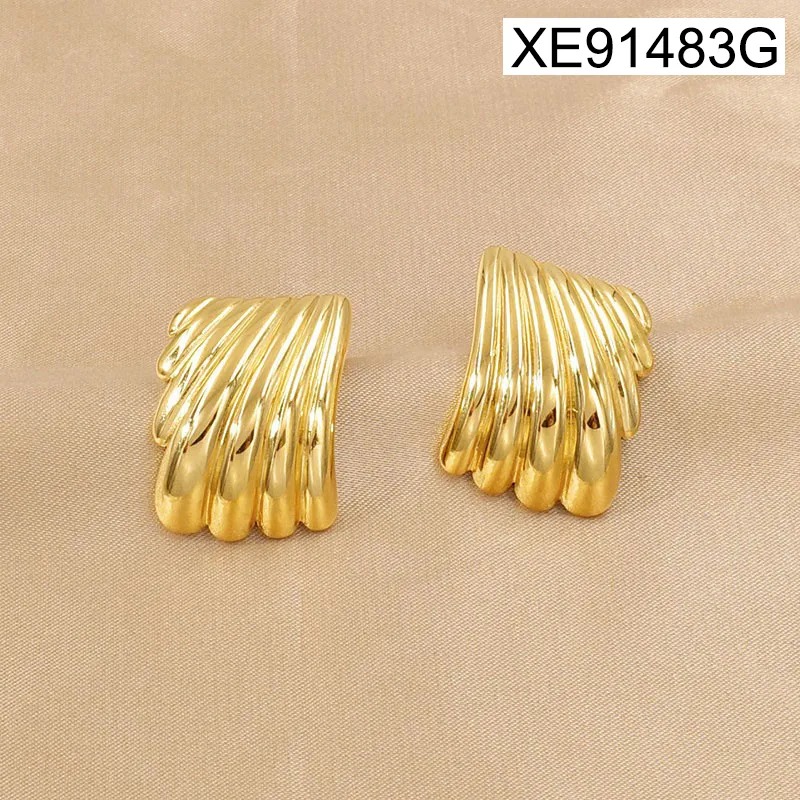 Golden Feather Shine – Pendientes Elegantes de Pluma en Acero Inoxidable 304 Chapados en Oro 18K