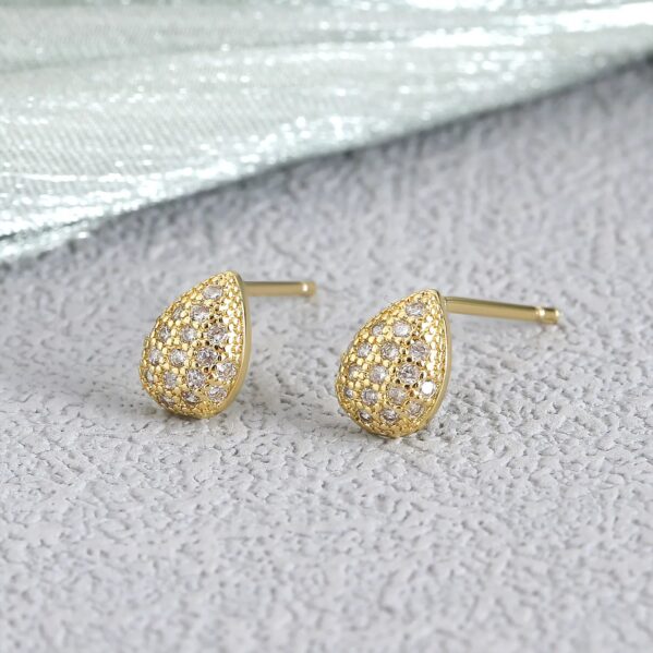Lágrima de Luz – Pendientes Elegantes en Oro 18K con Circón