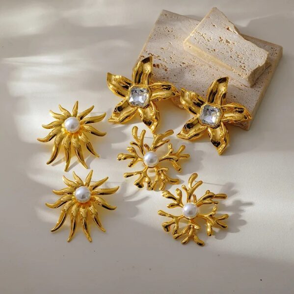 PetalGlow – Aretes Flor Elegante con Circón Central - Imagen 3