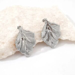 Silver Leaf Luxe – Pendientes Elegantes de Hoja en Acero Inoxidable 304 Chapados en Oro 18K