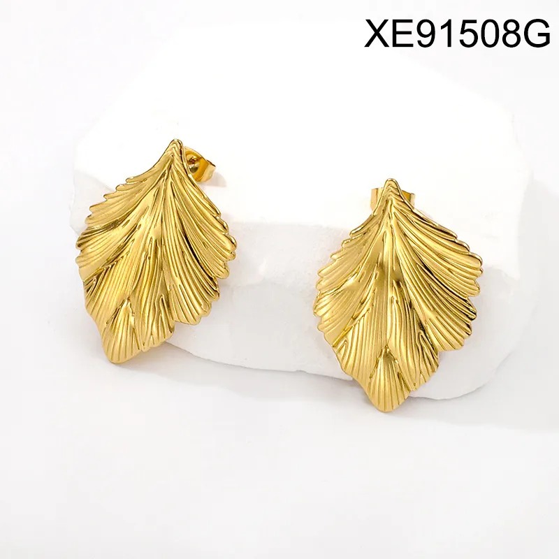 Golden Leaf Luxe – Pendientes Elegantes de Hoja en Acero Inoxidable 304 Chapados en Oro 18K