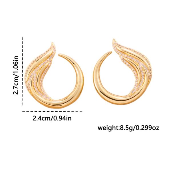 Aretes Glow Feather 18K – Arracadas IG con Brillo Chic - Imagen 3