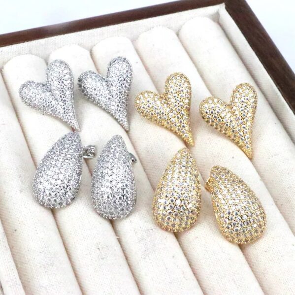 Aretes Heart Spark Silver – Corazón Plateado con Circón - Imagen 2