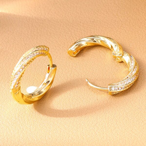 Aretes Spiral Glow – Cobre Chapado en Oro 18K con Circón - Imagen 2