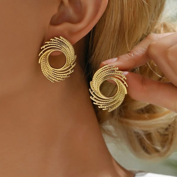 Aretes Sunshine Ahuecados – Diseño Hawaiano en Acero Inoxidable y Chapado en Oro 18K - Imagen 2