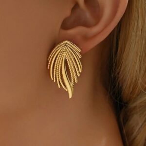 Aretes Hoja Dorada – Diseño Hawaiano en Acero Inoxidable y Plástico Chapado en Oro 18K
