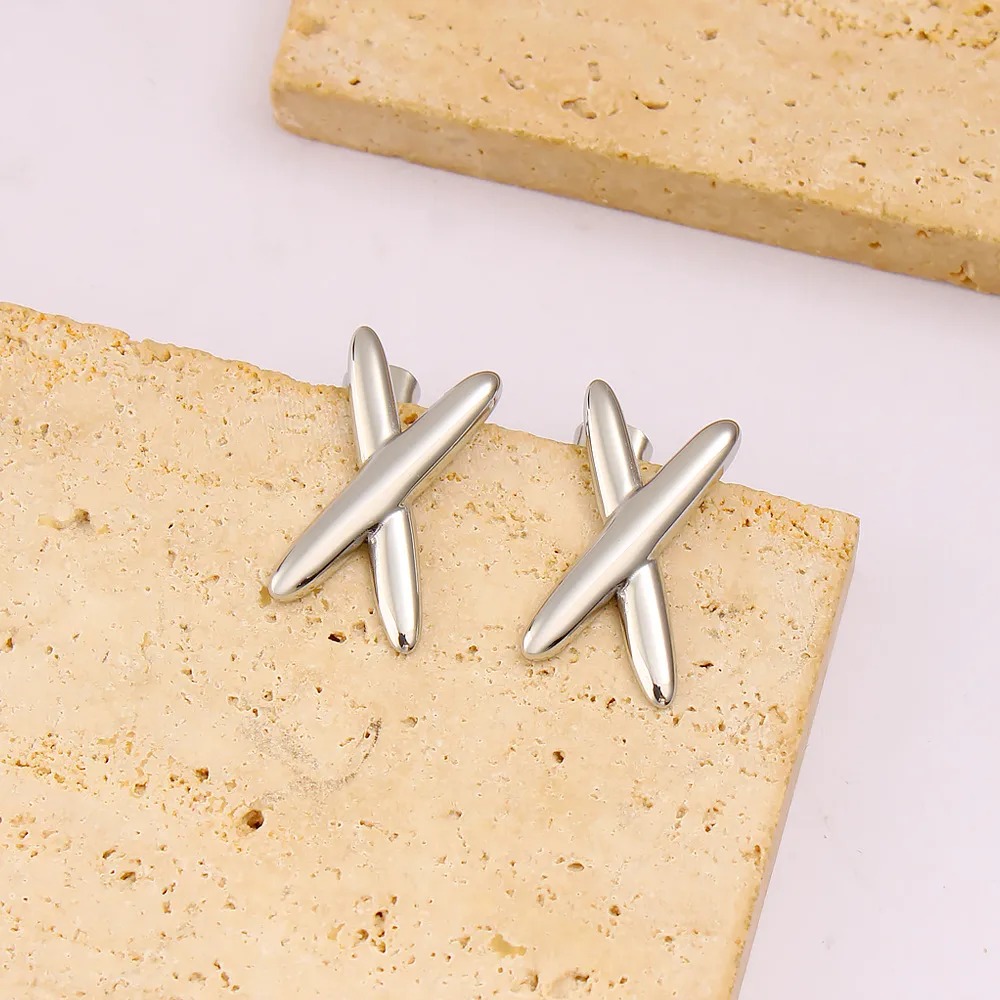 X Minimal – Aretes en Forma de X con Baño de Oro 18K / Acero Inoxidable 304 Plata - Imagen 2