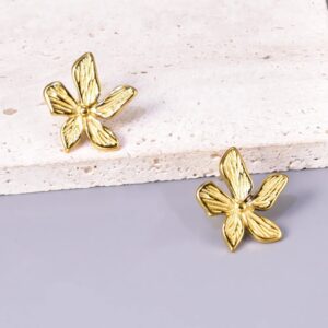 Mini Flower Gold – Aretes Flor Texturizada en Acero Inoxidable 18K Dorado