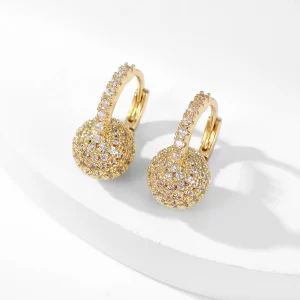 Royal Tassel Gold – Aretes Tipo Broche con Borla Dorada y Circón