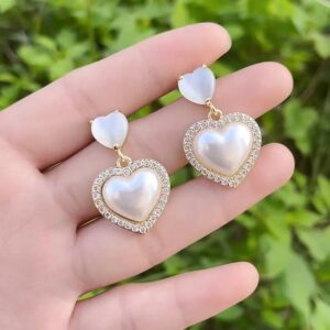 Heart Glow – Aretes Dorados con Circón y Perla Acrílica