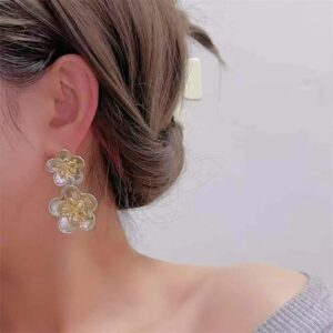 Floral Duo – Aretes Bicolor de Flor en Tamaño Mixto Plata