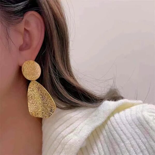 Aretes Geo Shine – Dorado Chapado en Oro 18K