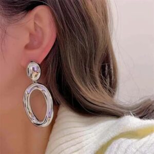 Oval Shine – Aretes Modernos en Forma Ovalada Hueca Plateados