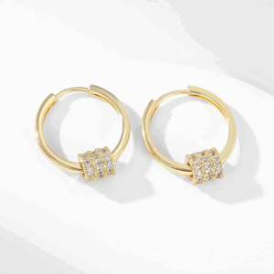 Golden Fringe Drop – Aretes Dorados con Borla y Circón