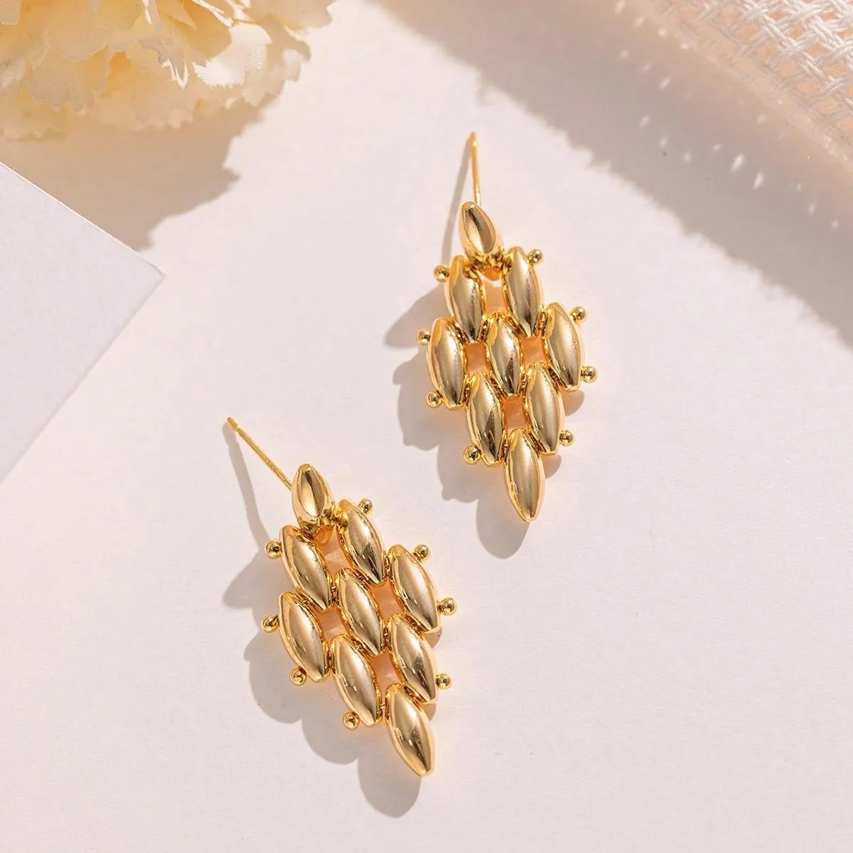 Golden Dots Diamond – Acero Inoxidable 316 Pendientes - Imagen 2