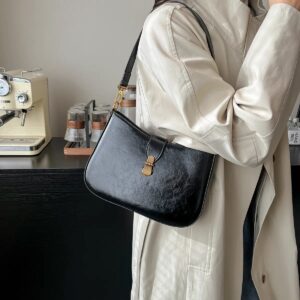 Bolsa Cuadrada Clásica con Broche - Negro