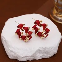 Aretes GeoBeat Rojos – Estilo Vintage Urbano en Aleación