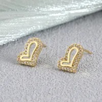 Corazón Brillante – Pendientes Elegantes en Oro 18K con Circón