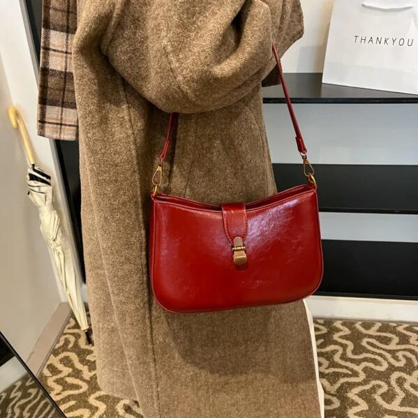 Bolsa Cuadrada Clásica con Broche - Borgoña