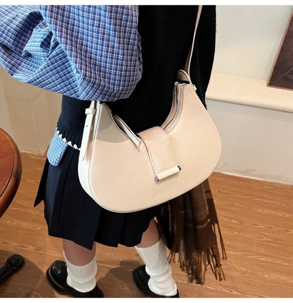 Bolso Dumpling Clásico con Hebilla - Beige - Imagen 2