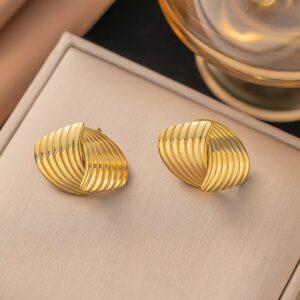 Aretes Shell Touch 18K – Brillo Sutil en Titanio