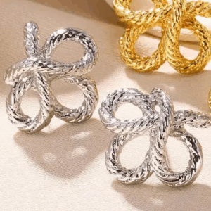 Aretes Flor Nudo – Estilo Clásico Plateado