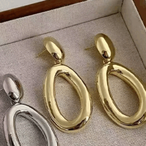 Oval Shine – Aretes Modernos en Forma Ovalada Hueca Dorados