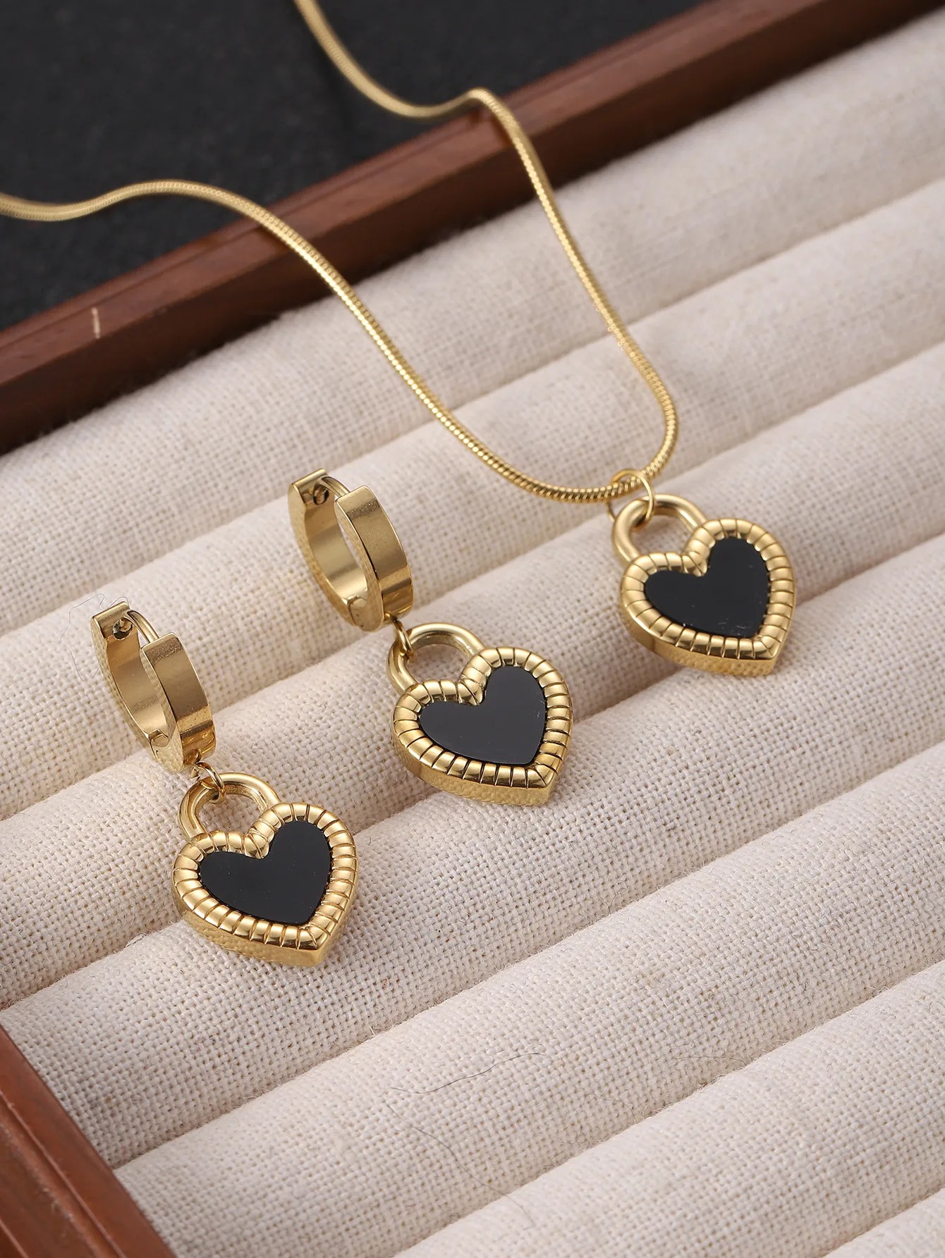 Set Noir Coeur - Acero Titanio Enchapado - Imagen 2