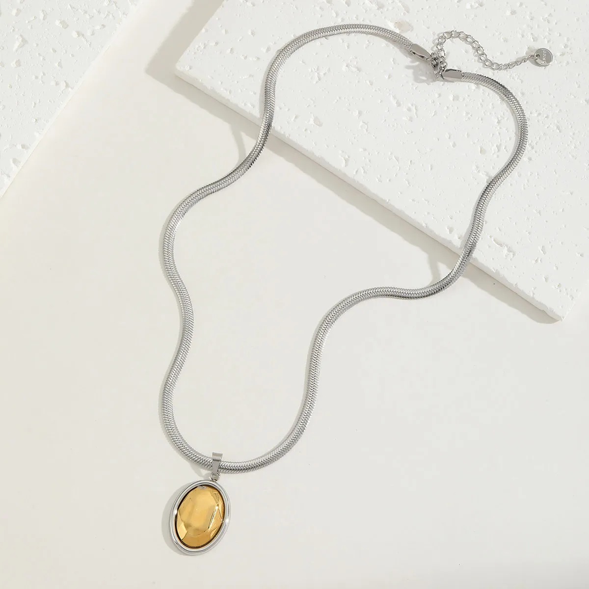 Medallón Dual – Acero Inoxidable Chapado 18K