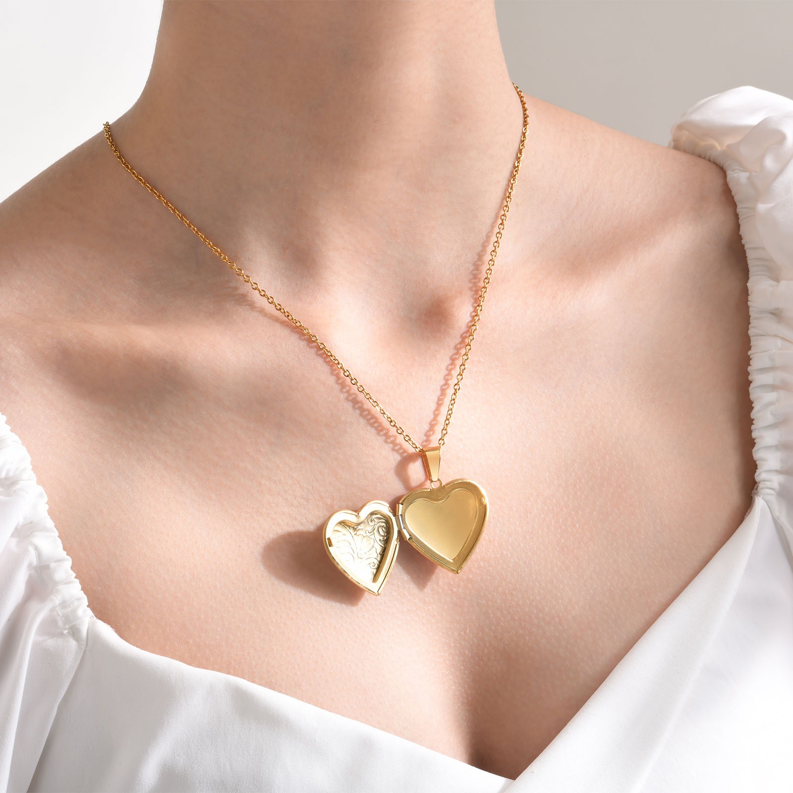 Collar Medallón Corazón Filigrana – Acero Inoxidable - Imagen 3