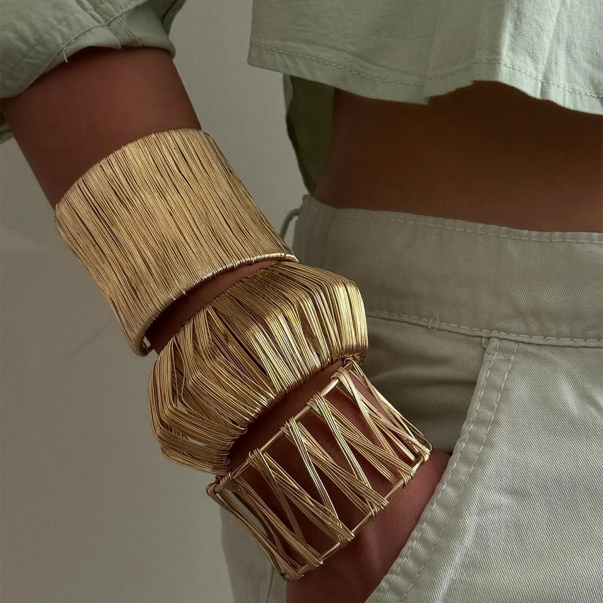 Brazalete Geométrico Vintage Dorado - Aleación - Imagen 3