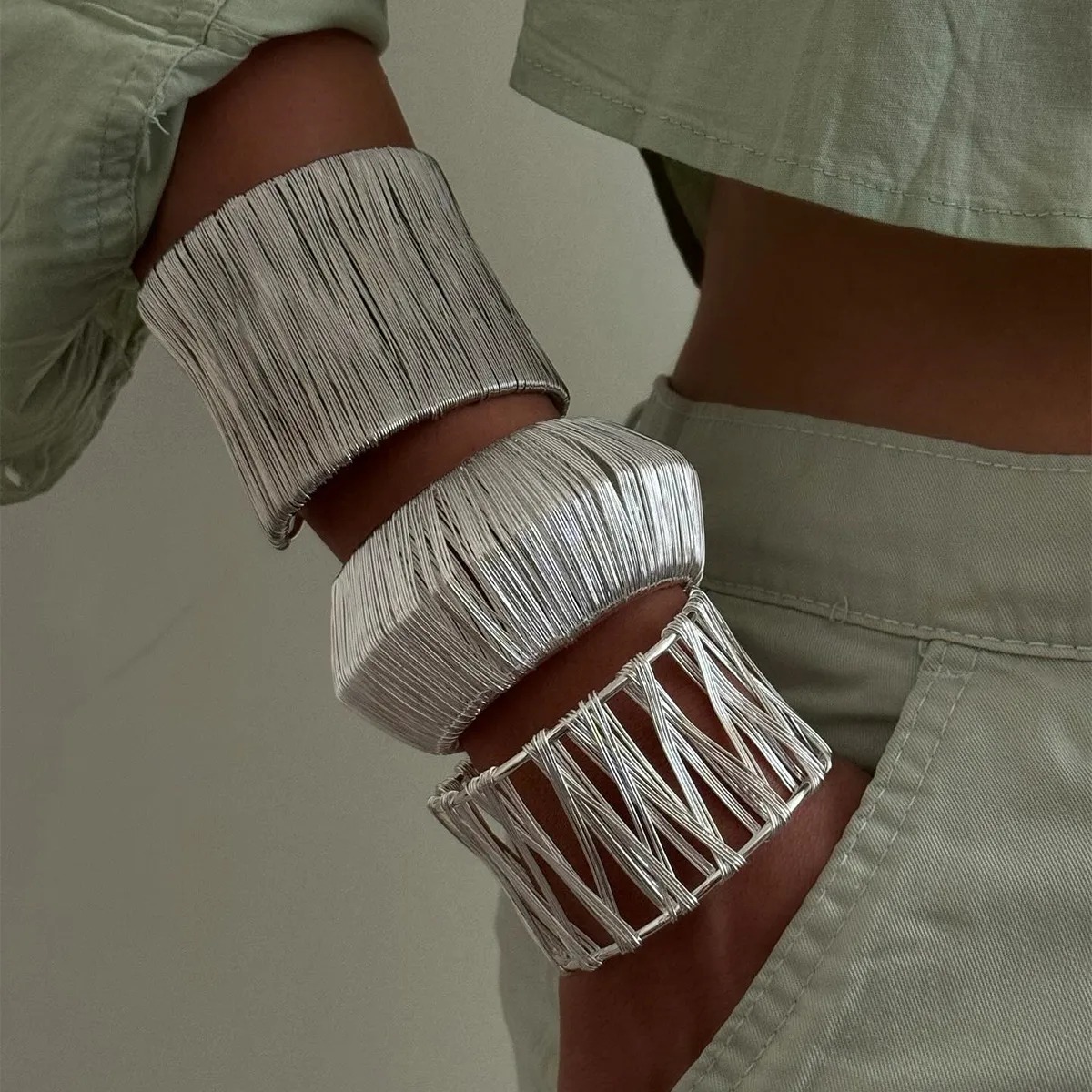 Brazalete Geométrico Vintage Plateado - Aleación - Imagen 3