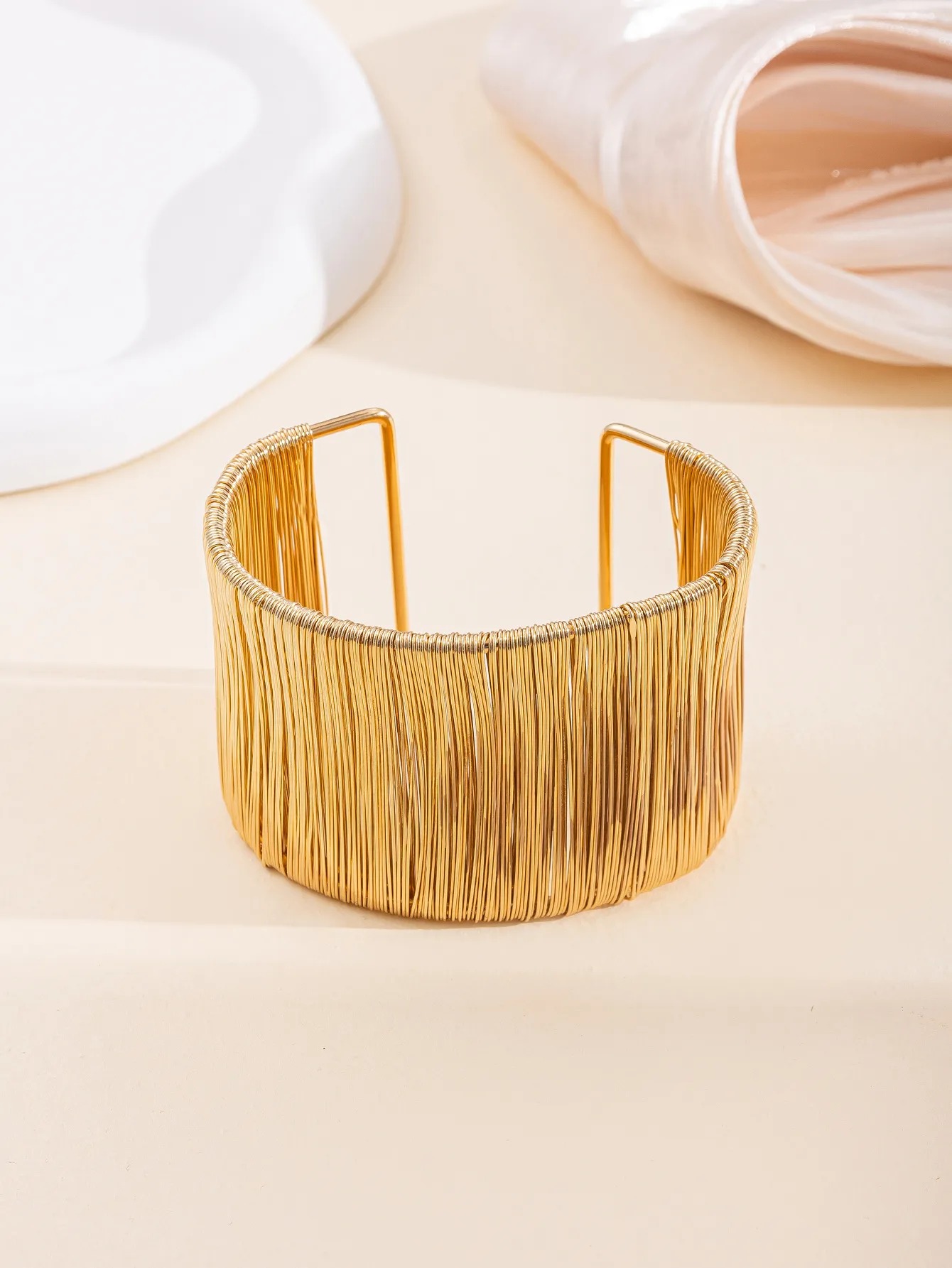 Brazalete Geométrico Vintage Dorado - Aleación