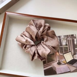 Scrunchie Satin Grande – Latte