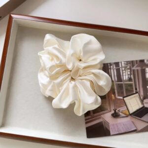 Scrunchie Satin Grande – Beige