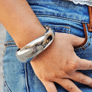Pulsera Wave Bold Plata – Aleación Enchapada