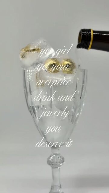 La señal que estabas esperando para darte un gustito 🥂✨

#drink #accesorios #aesthetic #fyp #girly