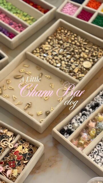 POV: you stopped by our charm bar ✨
¡Aún estás a tiempo de vivir la experiencia!
Hasta este sábado, crea tu accesorio de charms ¡GRATIS! por nuestra semana de inauguración en la sucursal de Allende Centro.
See you at the charm bar 👀